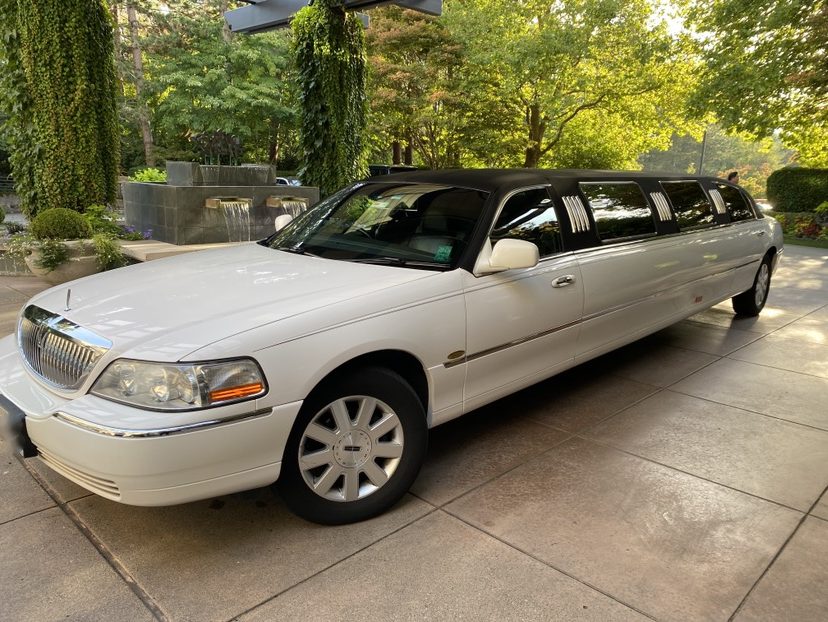 Stretch limousine rental in Seattle for weddings, proms, and VIP transportation