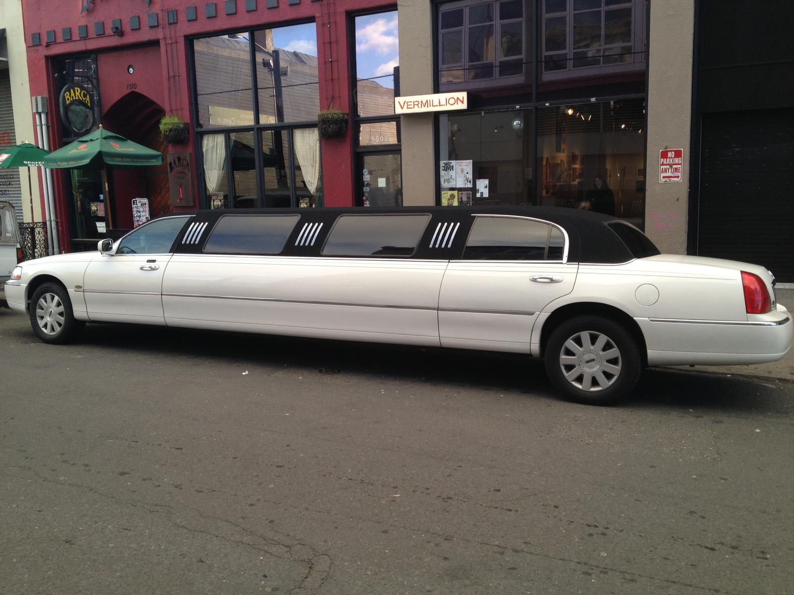 luxurious Seattle town car services limo, perfect for weddings and corporate events.