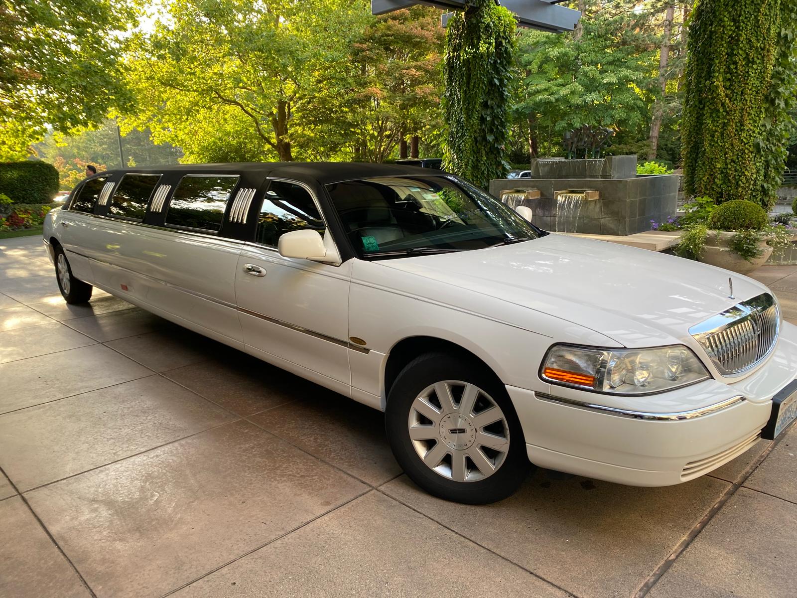 Premium Seattle town car services limo, , perfect for weddings and corporate events.
