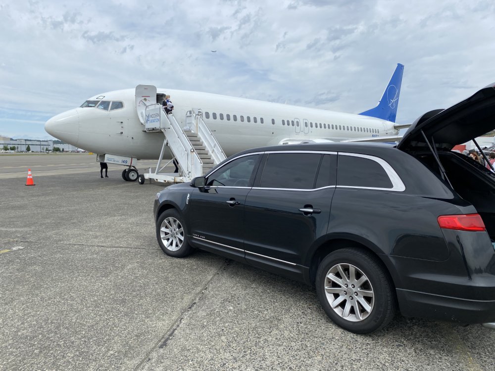 luxury sedan for kirkland airport transfer