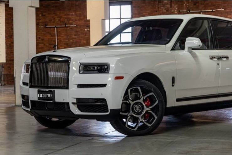 rolls-royce-cullinan-black-badge-white-front-grille-seattle