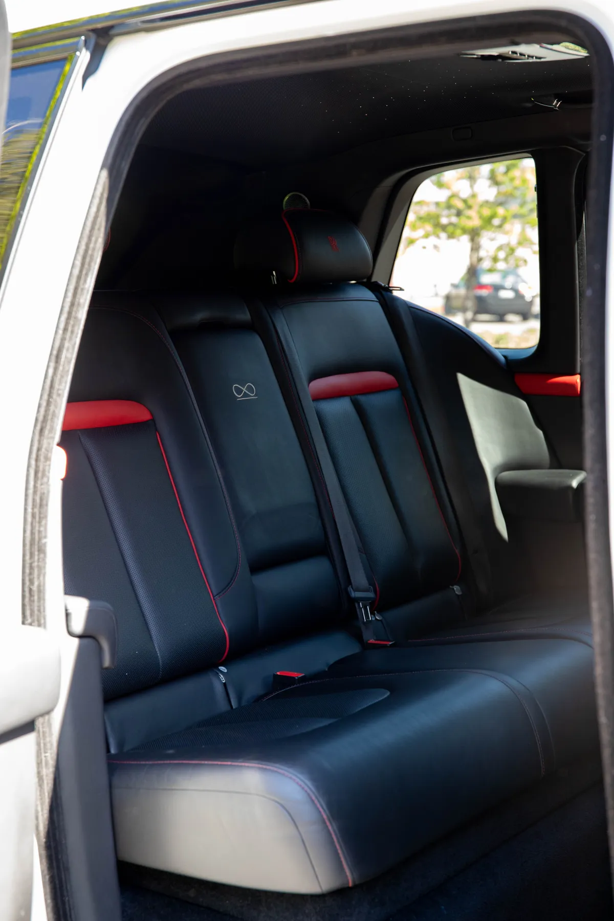 rolls-royce-cullinan-rear-cabin-black-red-leather-seattle